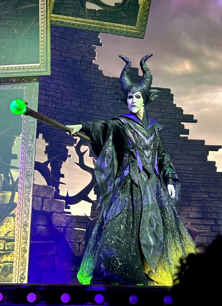 Maleficent performs during Disney Villains: Unfairly Ever After (© Hey Orlando)