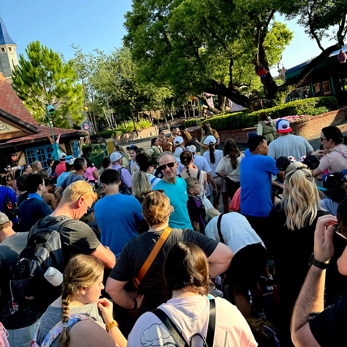 A crowd awaits rope drop inside the Magic Kingdom. (© John Gullion/Hey Orlando.)