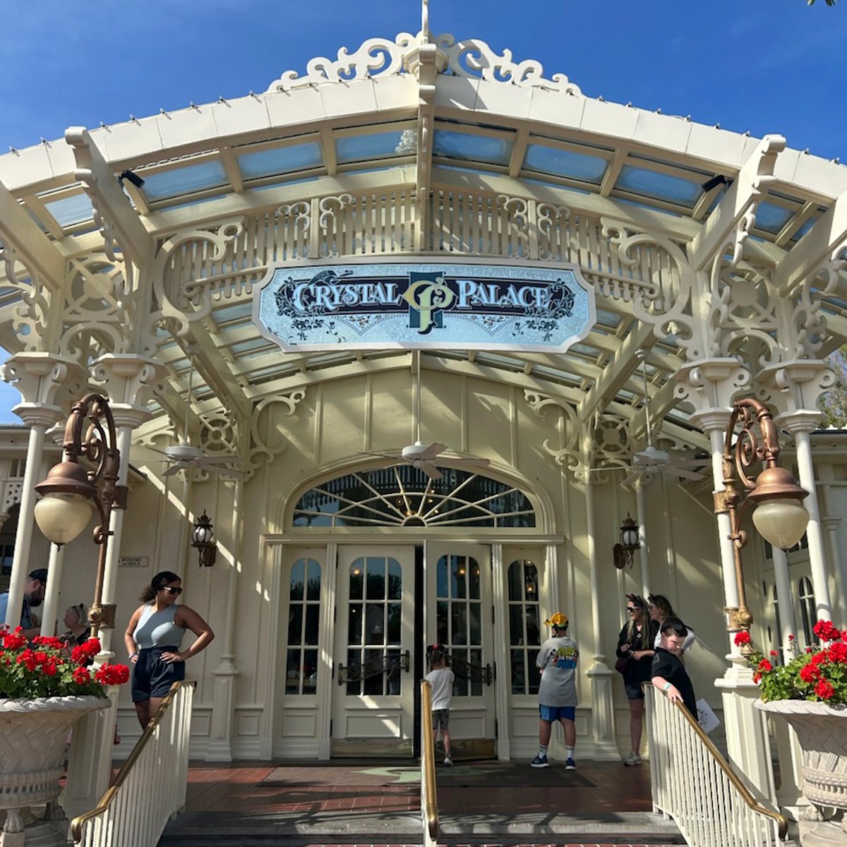 While the Crystal Palace is a great character dining spot. You're better off saving character dining for not theme park days. (© John Gullion / Hey Orlando).