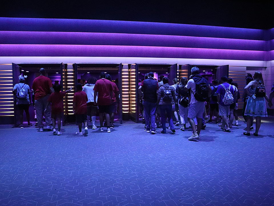 Keep to the right during the pre-show (photo by Morgan Overholt/HeyOrlando.com)