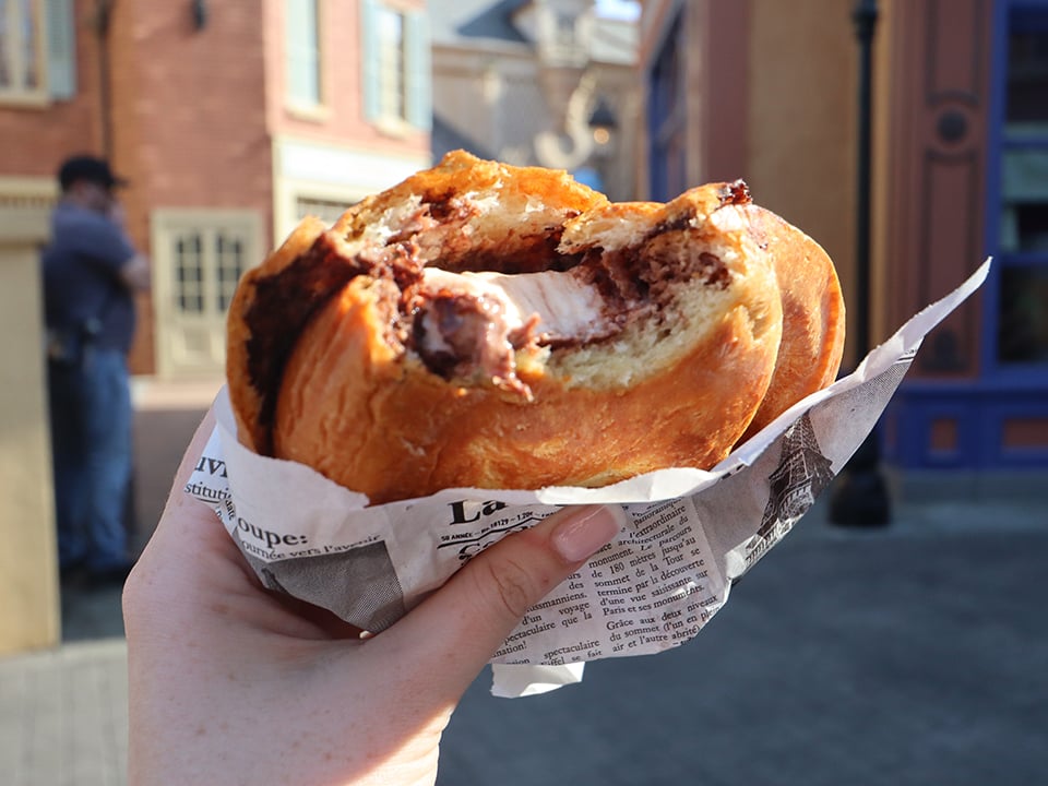 A look at the Croque Glace at EPCOT Showing the Ice Cream Inside