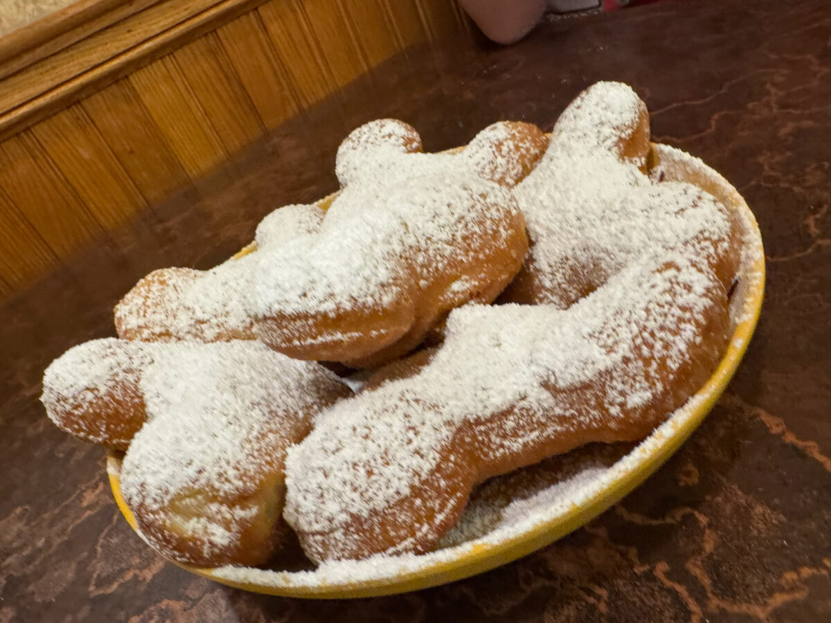 Mickey-shaped beignets at Scat Cat's Cafe in Port Orleans French Quarter. (©John Gullion/Hey Orlando).