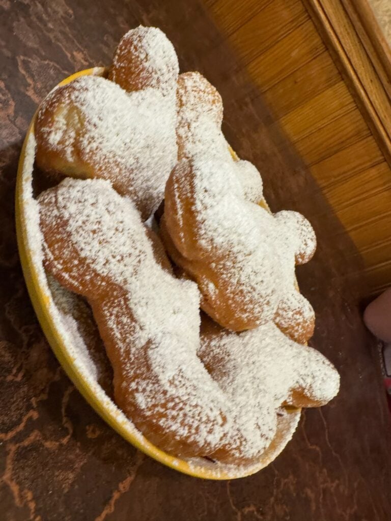 The Mickey beignets at Scat Cat's Cafe at Port Orleans French Quarter. (© John Gullion/Hey Orlando).