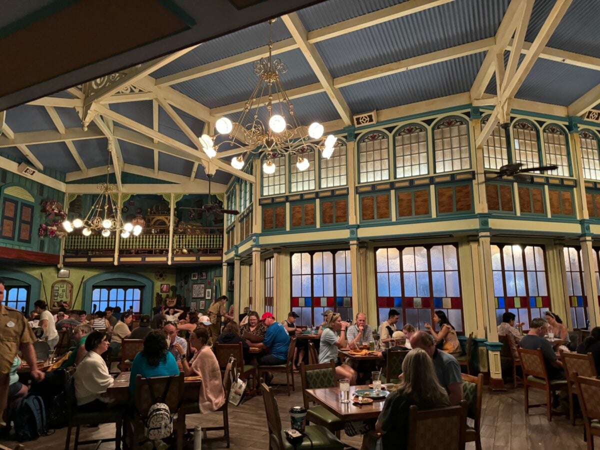 Inside the Skipper Canteen. (©John Gullion/HeyOrlando).
