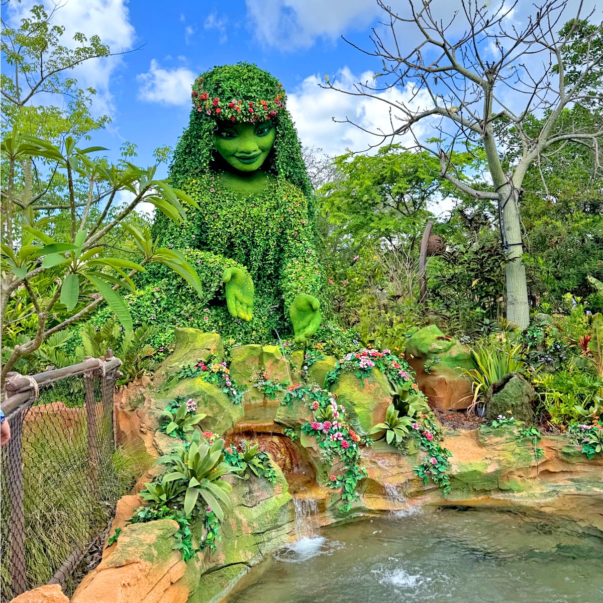 A topiary of the goddess Te Fite welcomes guests in Moana: Journey of Water. (© John Gullion/ Hey Orlando)