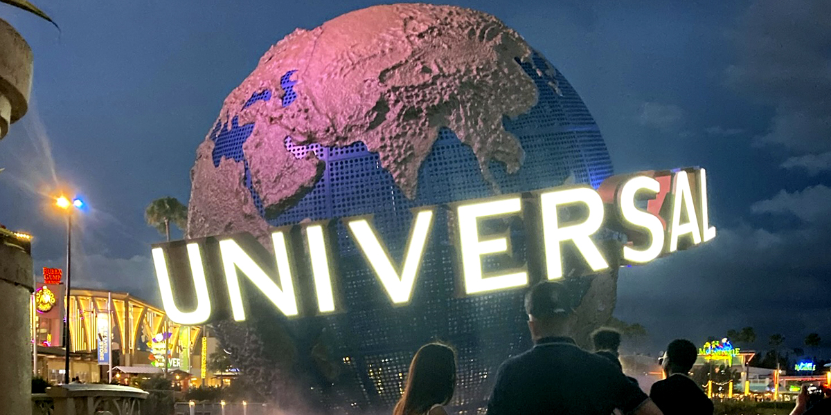 The Universal Orlando Globe. (© John Gullion/Hey Orlando).