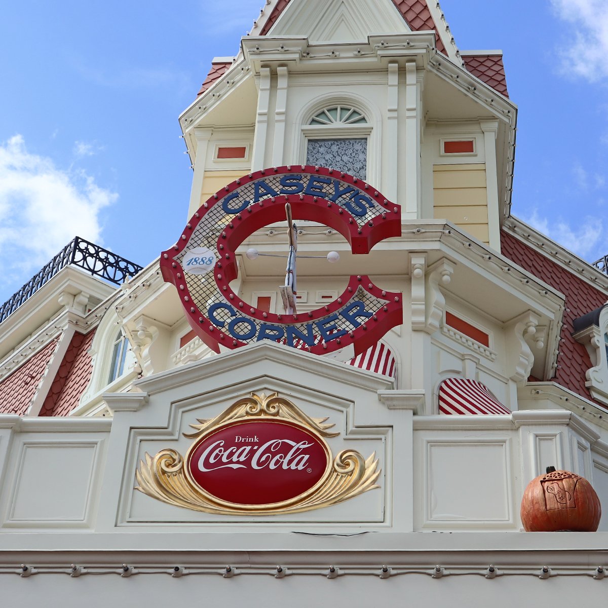 casey's corner restaurants in the magic kingdom