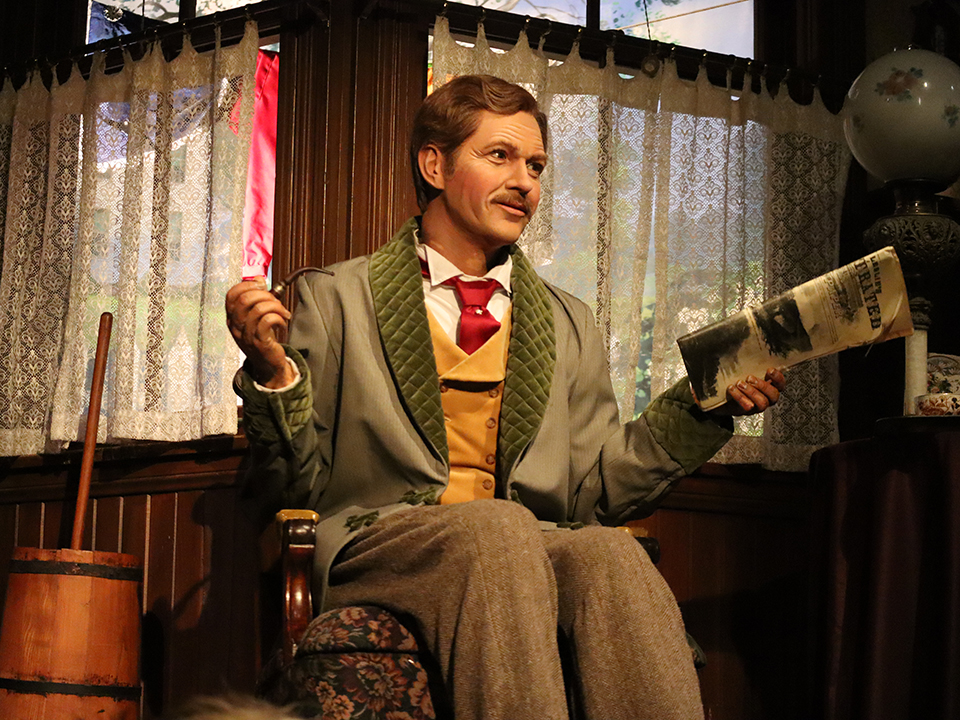 animatronic at carousel of progress
