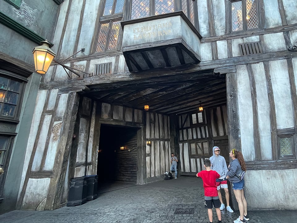 the entrance to knockturn alley in universal 