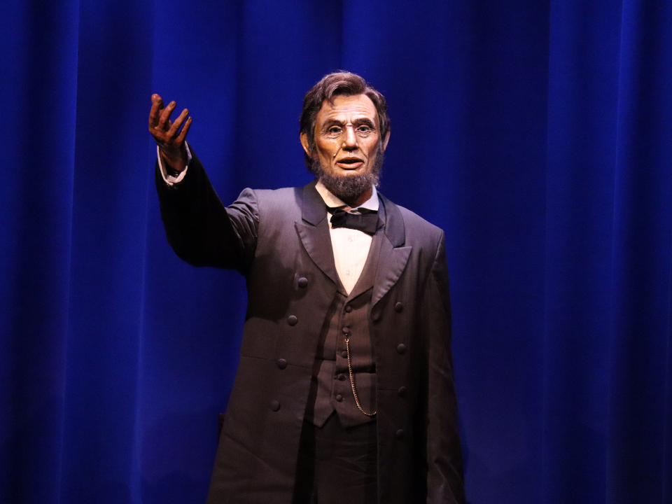 lincoln animatrnic at the hall of presidents