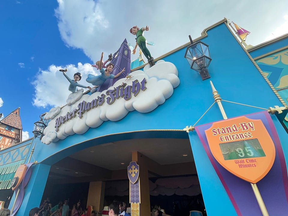 peter pan flight entrance with wait time sign that says 95 minutes