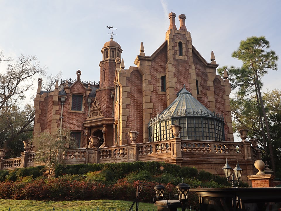 the haunted mansion at disney